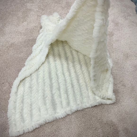 100% Pure Rabbit Fur Poncho😍 - Picture 2 of 5